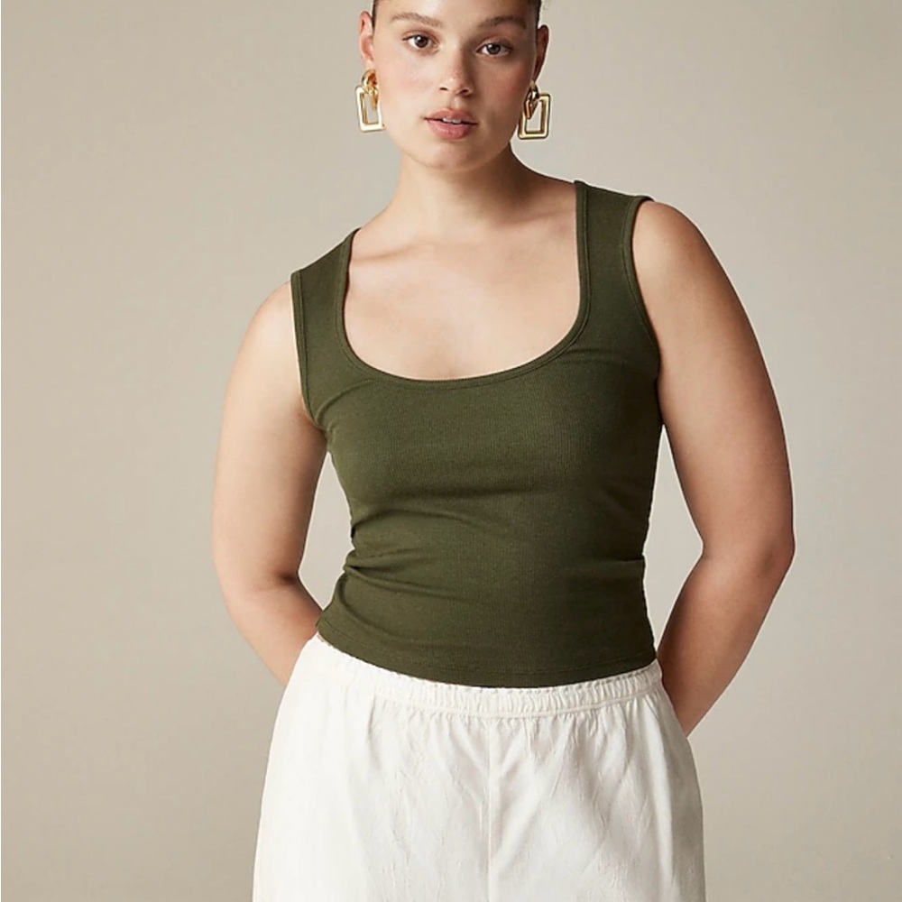 Cropped fine rib scoopneck tank top
NWT! MAKE ME AN OFFER!!